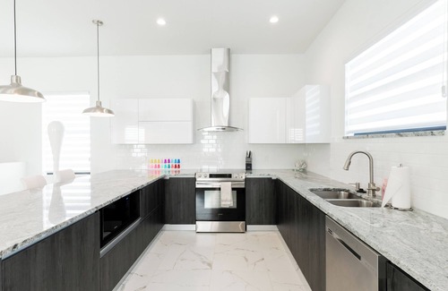 East Naples House | 5bdr/5.5ba Modern Oasis with outdoor Gym, Cold Plunge, Heated Pool & Jacuzzi