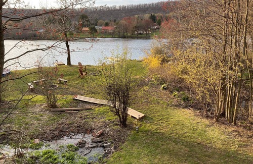 White Haven House | 5BR/2.5BA Lakefront w/hot tub, pool table, fire pit