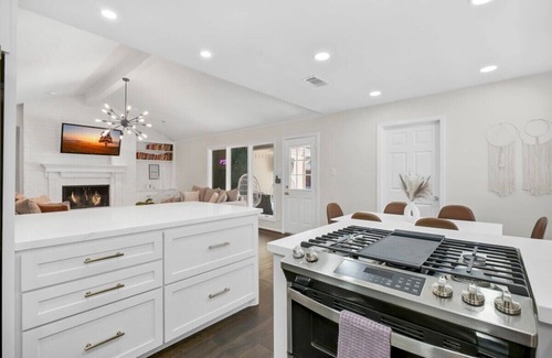 Jersey Village House | 5BR/3.5B Pool, Sauna, Game Room, Bar