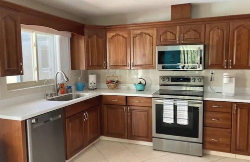 Tarpon Springs House | 5BR/3BA, heated pool, beach <1 mile