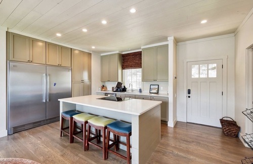 Crane Hill House | 5BR 4.5BA, Largest House Gated Neighborhood, Few Steps, New 26’ Tritoon for Rent