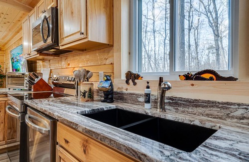 Shenandoah Cabin | 5Br Cabin W/Sauna, Hot Tub, Firepit, River Access and Games