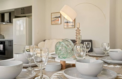 Browns Plains House | 5BR Dual-key Family home w stylished furniture