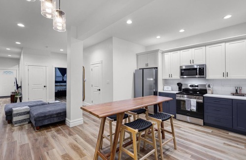 Tower Grove South House | 5BR Family Home with Games, BBQ Grill & Firepit