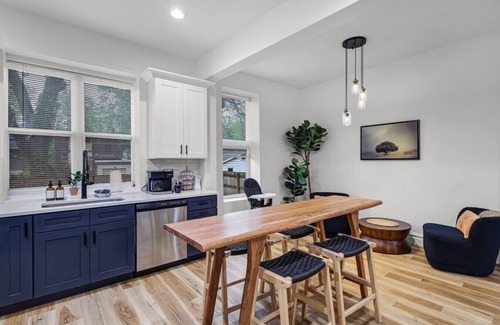 Tower Grove South House | 5BR Family Home with Games, BBQ Grill & Firepit