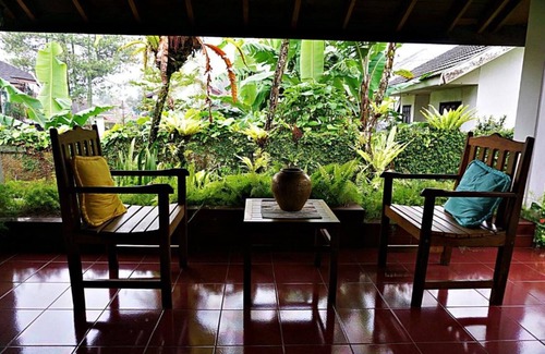 Cipanas Villa | 5BR Holiday Villa at Puncak Cipanas