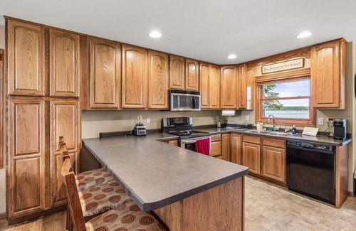 Wautoma House | 5BR Retreat: Waterfront, Kayaks, BBQ & More