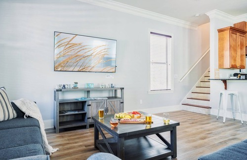 Crystal Beach House | 5BR4BA|NearBeach|Resort Style Spacious Pool!