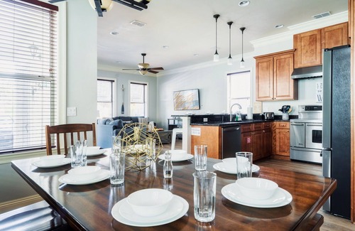 Crystal Beach House | 5BR4BA|NearBeach|Resort Style Spacious Pool!