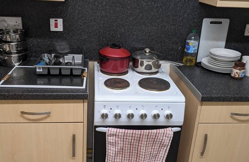 Girvan Cabin | 5Guests/Near Beach/2BR/Parking/WiFi