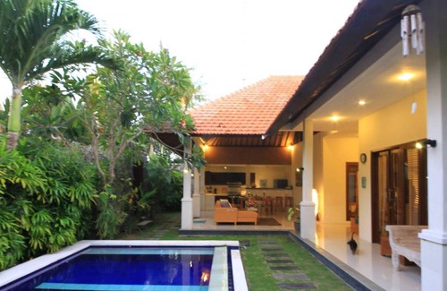 Batubelig Villa | 5Min WALK TO Beach-PRIVATE POOL MAHAYANA 1BR VILLA
