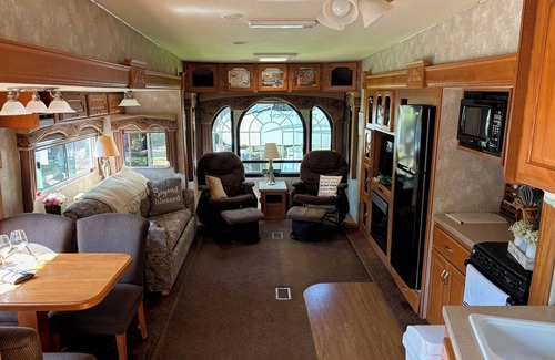 Bradford RV Rental | 5th Wheel Camper at DayDreams Campground