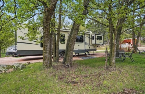 Hermosa House | 5th Wheel Camper By Mt Rushmore