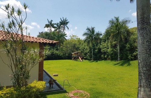 Valinhos House | 6. 000 meters in the Country Club neighborhood of Valinhos, paved and monitored street.