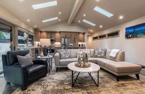 Tahoe Sierra Estates House | 6-8 Miles to Palisades|Alpine|Homewood|Walk to TC