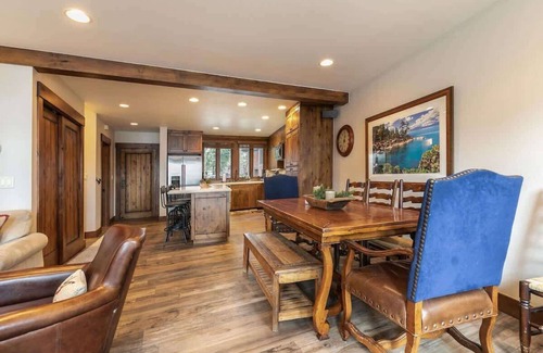Tahoe Tavern House | 6-8 Miles to Palisades|Alpine|Homewood|Walk to TC