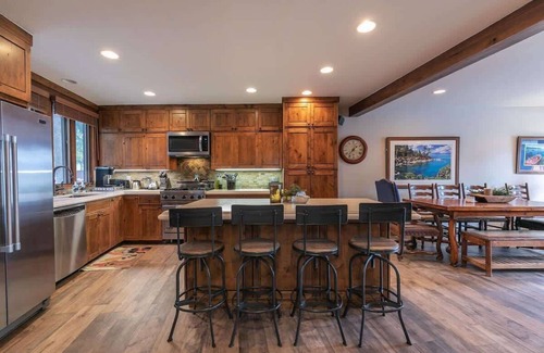 Tahoe Tavern House | 6-8 Miles to Palisades|Alpine|Homewood|Walk to TC