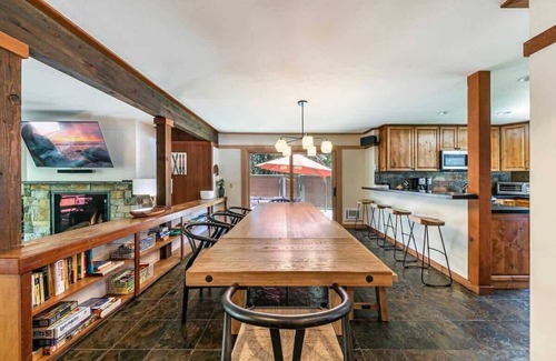 Tahoe Tavern House | 6-8 Miles to Palisades|Alpine|Homewood|Walk to TC