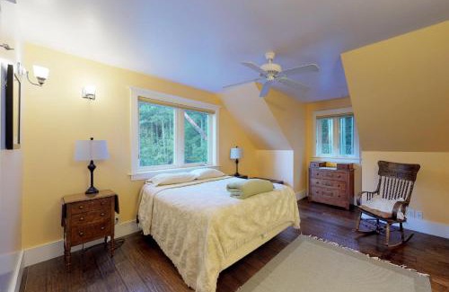 Eastsound House | 6 Bed 4 Bath Vacation home in Eastsound
