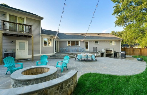 Arlington House | 6 Bed High End Home w/EPIC Backyard!