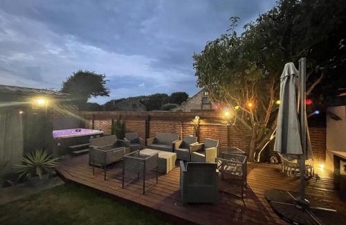 Bacton House | 6 Bed in Bacton oc-2187