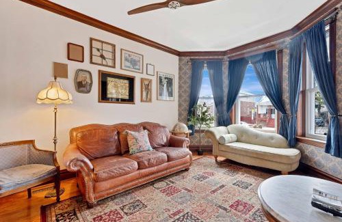 Berwyn House | 6 Bed Whole House in Chicagolands Trendy Berwyn home