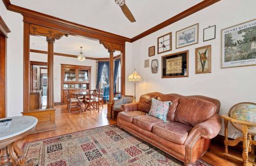 Berwyn House | 6 Bed Whole House in Chicagolands Trendy Berwyn home