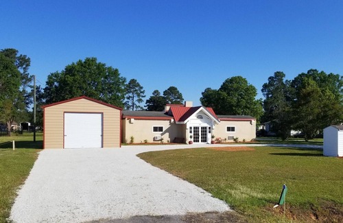 Summerton House | 6 Bedrm, 4 full bath + 2 half bath Lake Marion Waterfront Home with 2025 updates