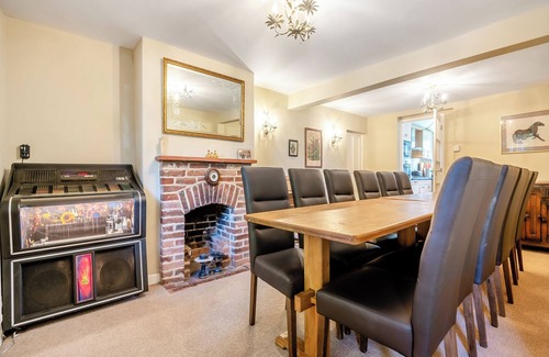 New Forest District Cottage | 6 bedroom accommodation in Sway, near Lymington