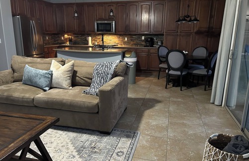 Surprise House | 6 bedroom family house with Private pool minutes from spring training facilities