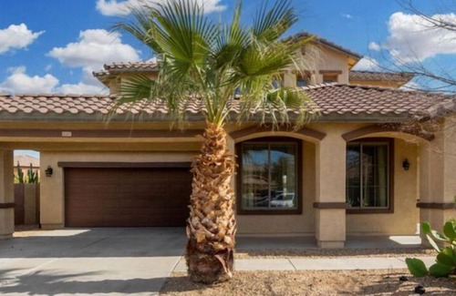 Surprise House | 6 bedroom family house with Private pool minutes from spring training facilities