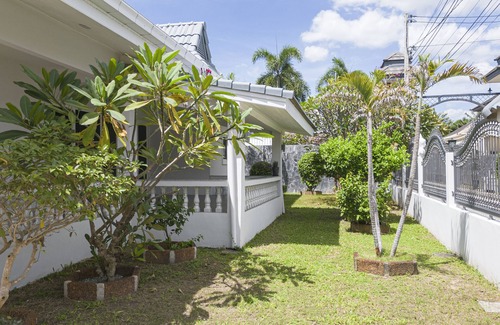 Nong Prue Villa | 6 Bedroom Tropical Pool Villa - V6