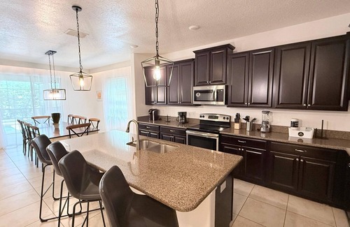 Lindfields House | 6 Bedrooms/5 Bathrooms/Paradise Palms (2981BP)