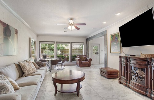 Sonoma Ranch House | 6 Bedrooms With a Pool and 4 baths!