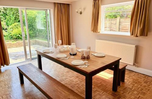 Hillingdon House | 6-Beds, Private Road, Beautiful Garden