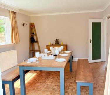 Hillingdon House | 6-Beds, Private Road, Beautiful Garden