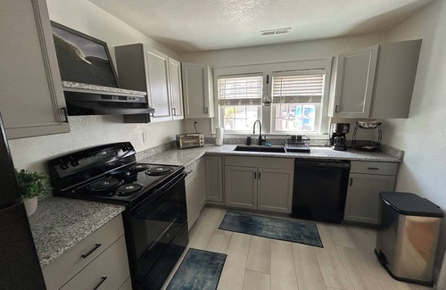 Northeast Virginia Beach Cottage | 6 Block to oceanfront and in the center of the vibe district!