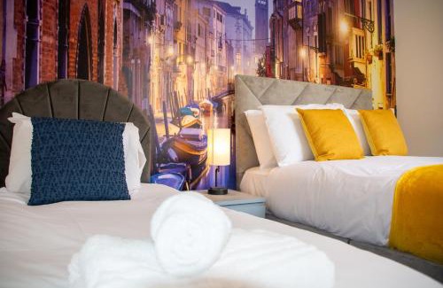 Pontrilas Apartment | 6 BR 4 Bath Central Worcester Sleeps 12