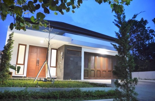 Bandung Villa | 6 BR Hill View Villa with a private pool 2