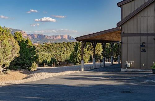 Cedar City Apartment | 6 Guests 2BR 1BA Loft with Unmatched Panoramic Views