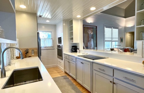Seaside House | 6 Houses to Beach in Seaside, Screened Porch, Steps to Restaurants + 2 Bikes!