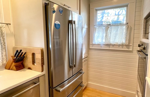 Seaside House | 6 Houses to Beach in Seaside, Screened Porch, Steps to Restaurants + 2 Bikes!