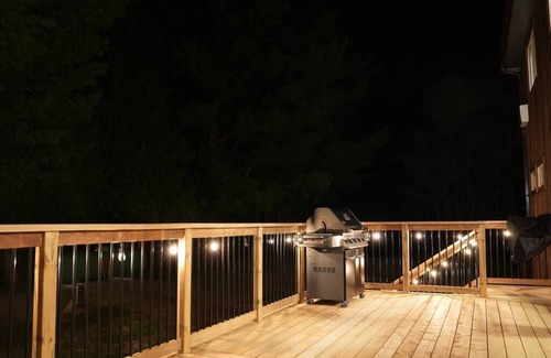 Algonquin Highlands Apartment | #6 Lodge Room (1 King Bed)