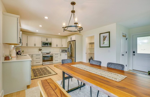Front Royal House | 6 Mi to Appalachian Trail: Modern Front Royal Gem!