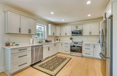 Front Royal House | 6 Mi to Appalachian Trail: Modern Front Royal Gem!