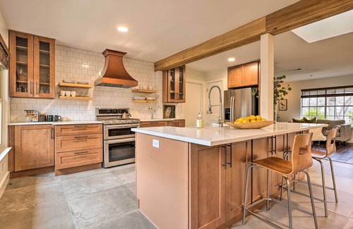 Austin House | 6 Mi to Dtwn Austin: Home w/Screened Porch & Yard