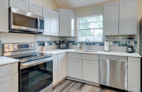 University Hills and Windsor Park House | 6 Mi to Dtwn: Austin Retreat w/Patio & Grill