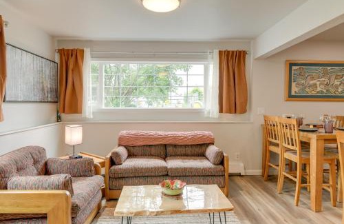 University Area Apartment | 6 Mi to Dtwn Bright and Airy Anchorage Getaway!