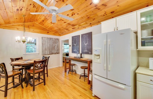 Clarkesville Cabin | 6 Miles to Helen: Cabin w/Hot Tub & Views!