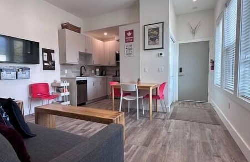 East Kootenay Condo | 6 min to Ski Hill/New & Modern/In Town